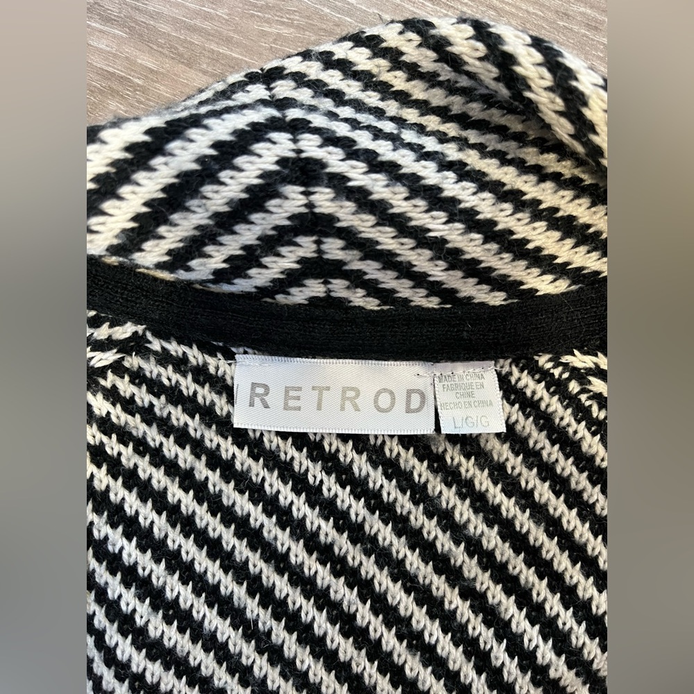 Patterned Cardigan Size Large - Picture 4 of 7